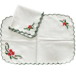 Vintage Christmas Set 4 placemat & napkins red embroidery poinsettias & greenery